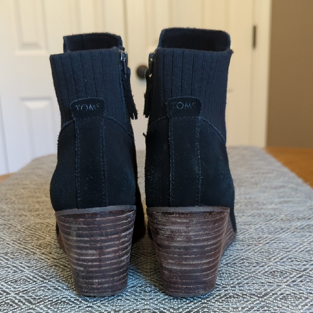 Toms Sadie Black Suede Ankle Wedge Booties - Picture 2 of 9